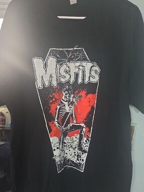 Short Sleeve Graphic T-Shirt in Black with Red Accent